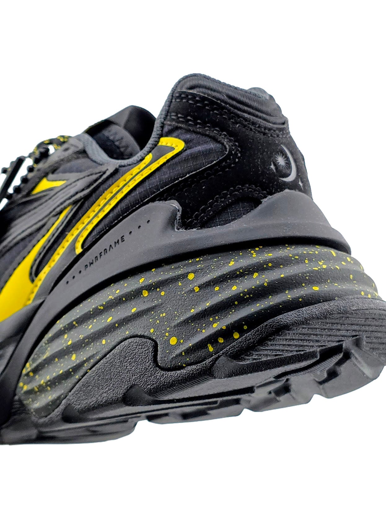Puma Fade Nitro Umbreon GS PUMA Black/Energizing Yellow | Pro Feet | 40701801