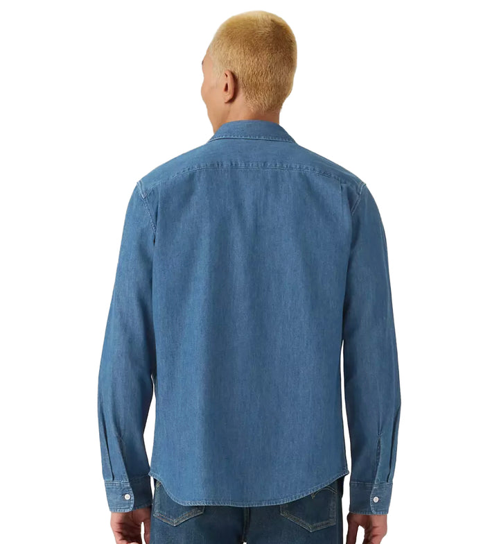 Man wearing Levi’s Classic Standard Shirt — Eau Indigo Mid Wash