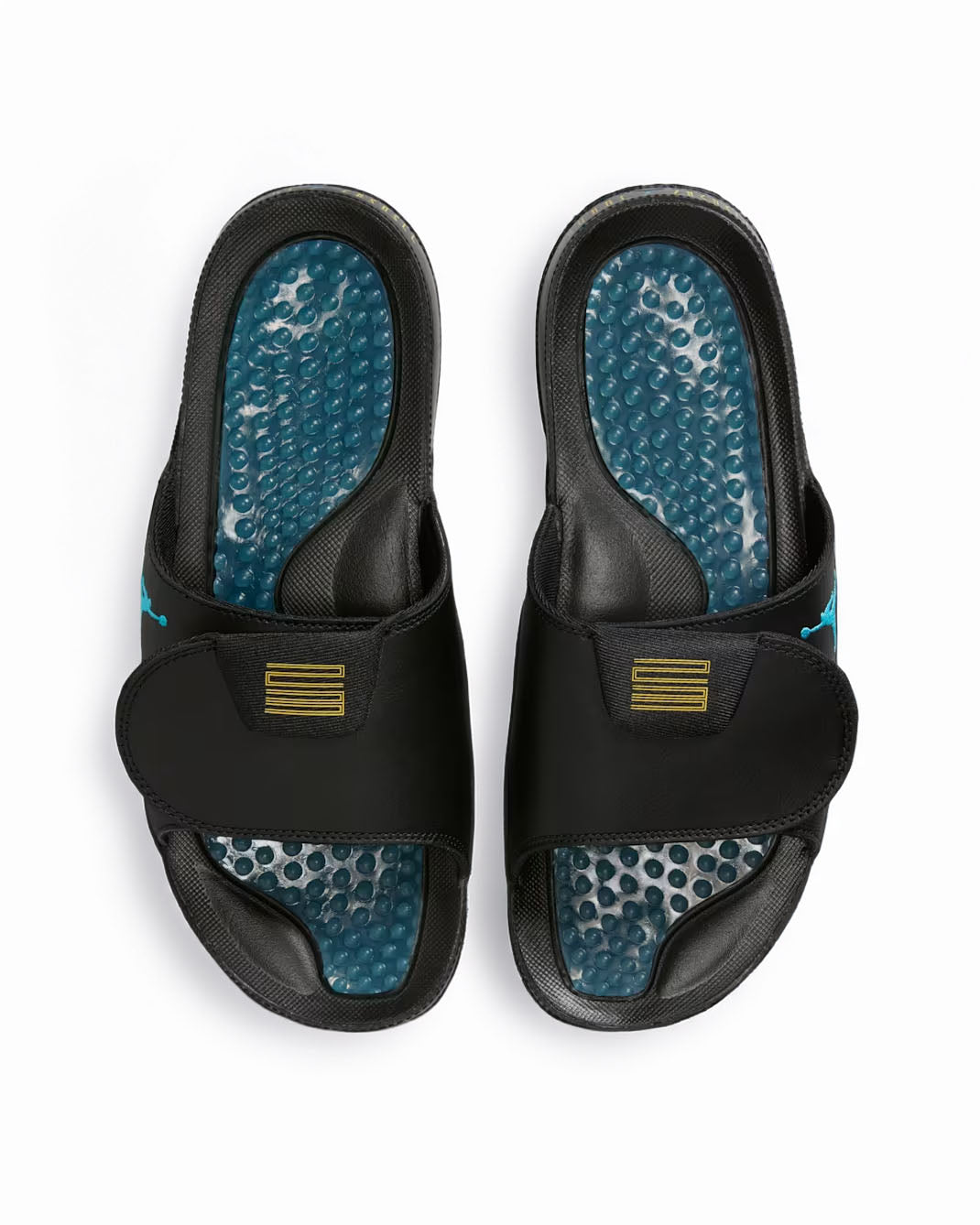 Top view of the Jordan Hydro XI Slides black and Gamma blue on a white background