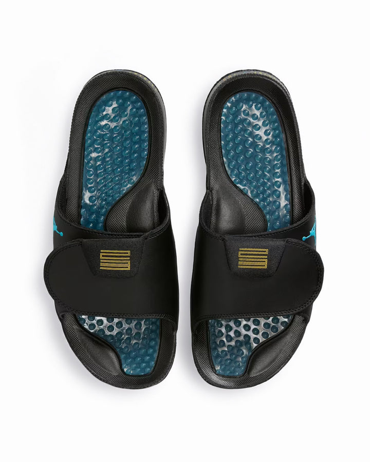 Top view of the Jordan Hydro XI Slides black and Gamma blue on a white background