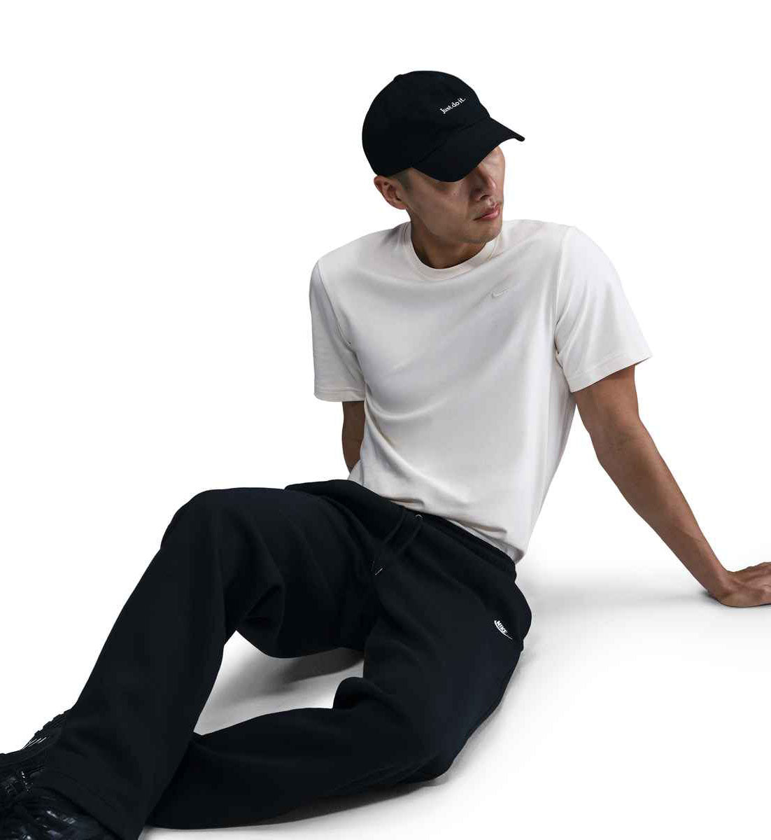 Nike Club Men’s Open-Hem Fleece Pants “Black/Black/White” (FN3730-010)
