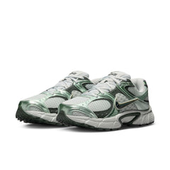 Nike V5 RNR Women’s Shoes Light Silver Black Spruce HQ7901-014 | Pro Feet