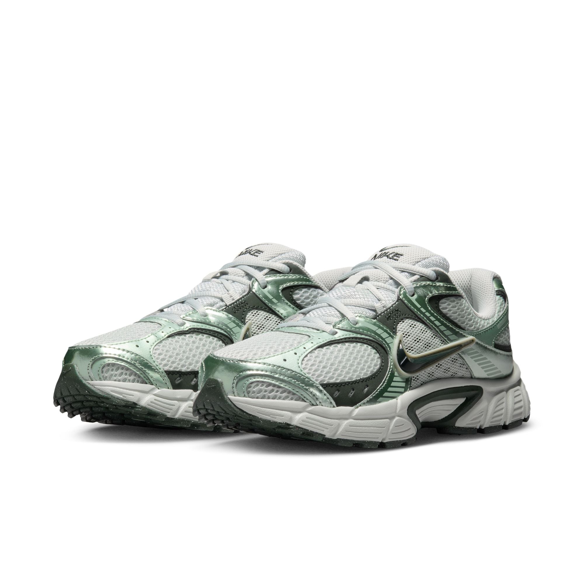 Nike V5 RNR Women’s Shoes Light Silver Black Spruce HQ7901-014 | Pro Feet