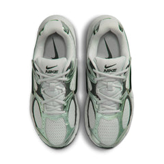 Nike V5 RNR Women’s Shoes Light Silver Black Spruce HQ7901-014 | Pro Feet