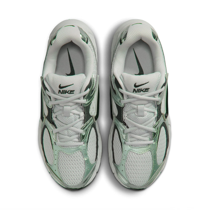 Nike V5 RNR Women’s Shoes Light Silver Black Spruce HQ7901-014 | Pro Feet