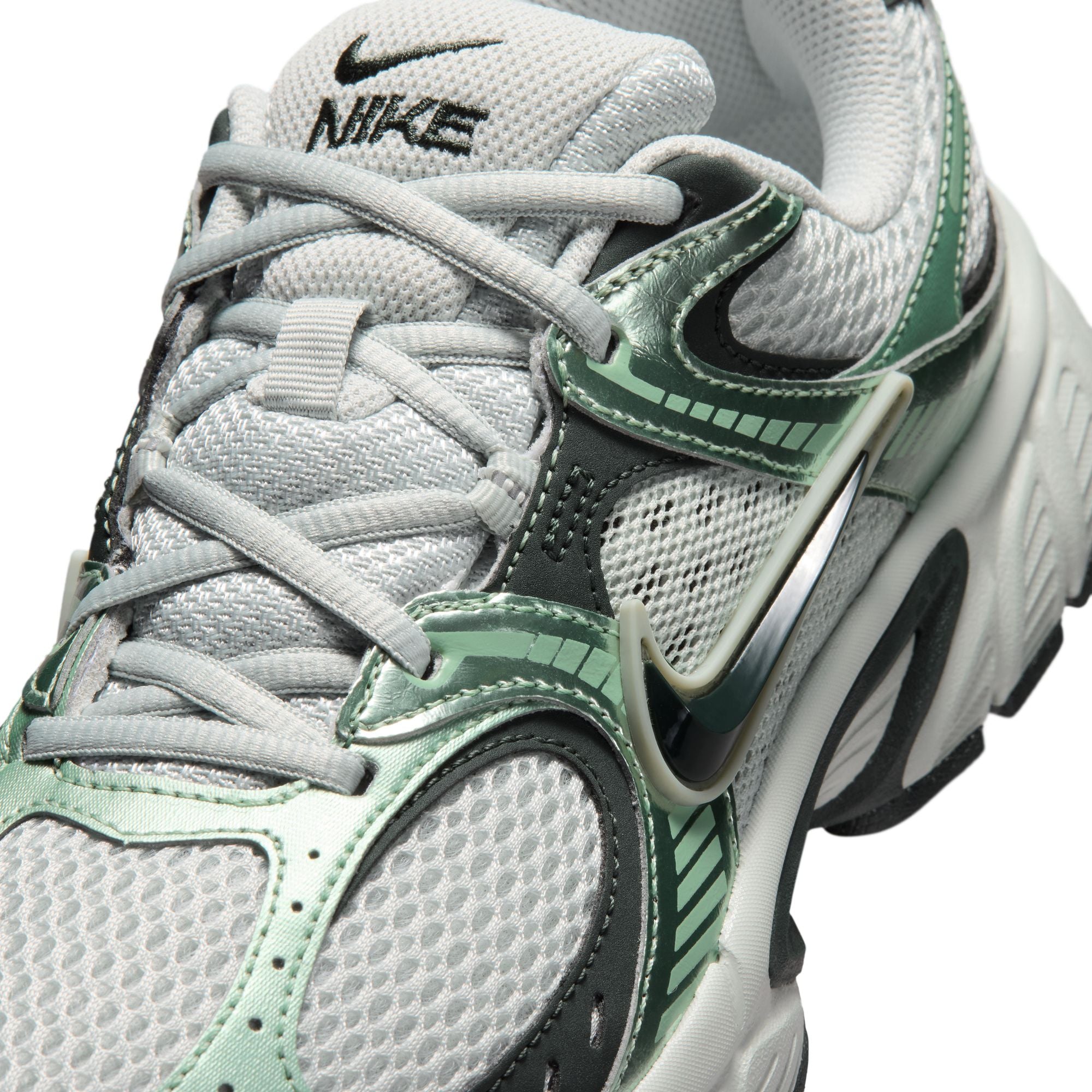 Nike V5 RNR Women’s Shoes Light Silver Black Spruce HQ7901-014 | Pro Feet