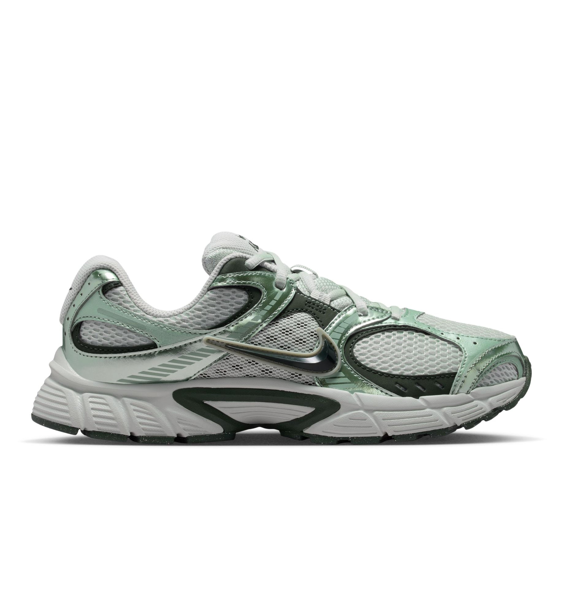 Nike V5 RNR Women’s Shoes Light Silver Black Spruce HQ7901-014 | Pro Feet