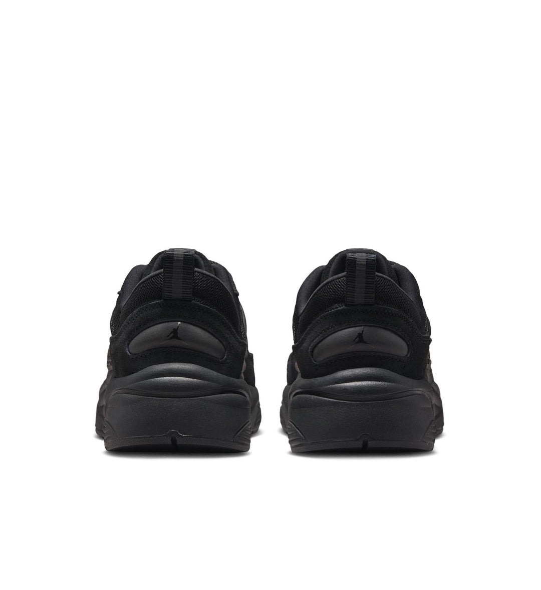 Jordan Trunner O/S “Black/Black/Anthracite” (IB3722-003)