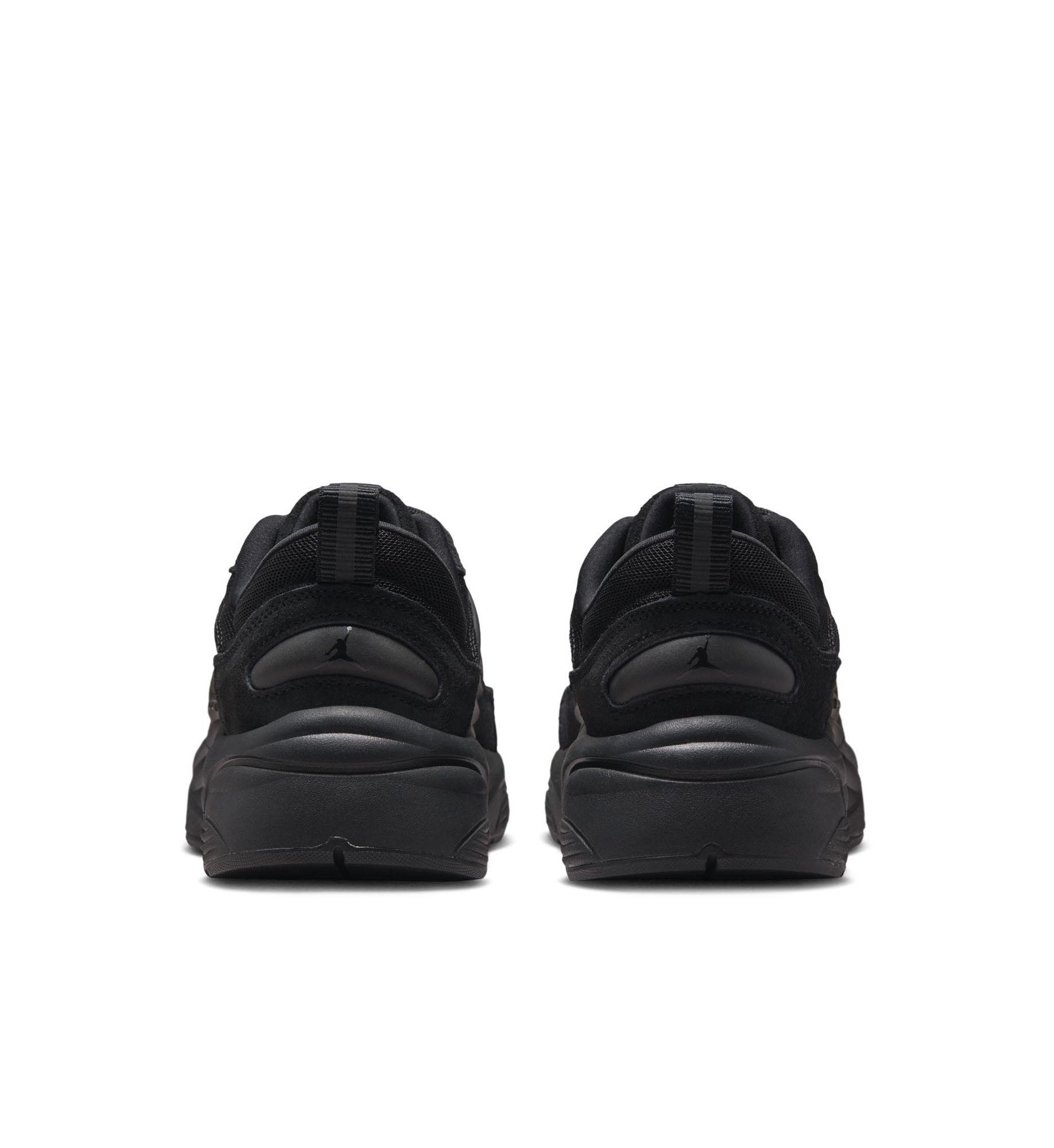 Jordan Trunner O/S “Black/Black/Anthracite” (IB3722-003)