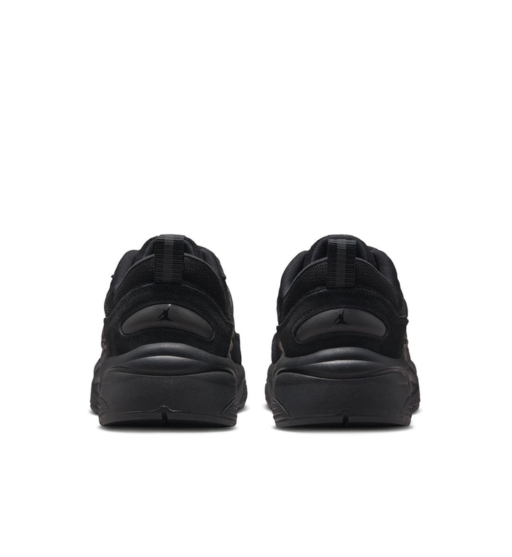 Jordan Trunner O/S “Black/Black/Anthracite” (IB3722-003)