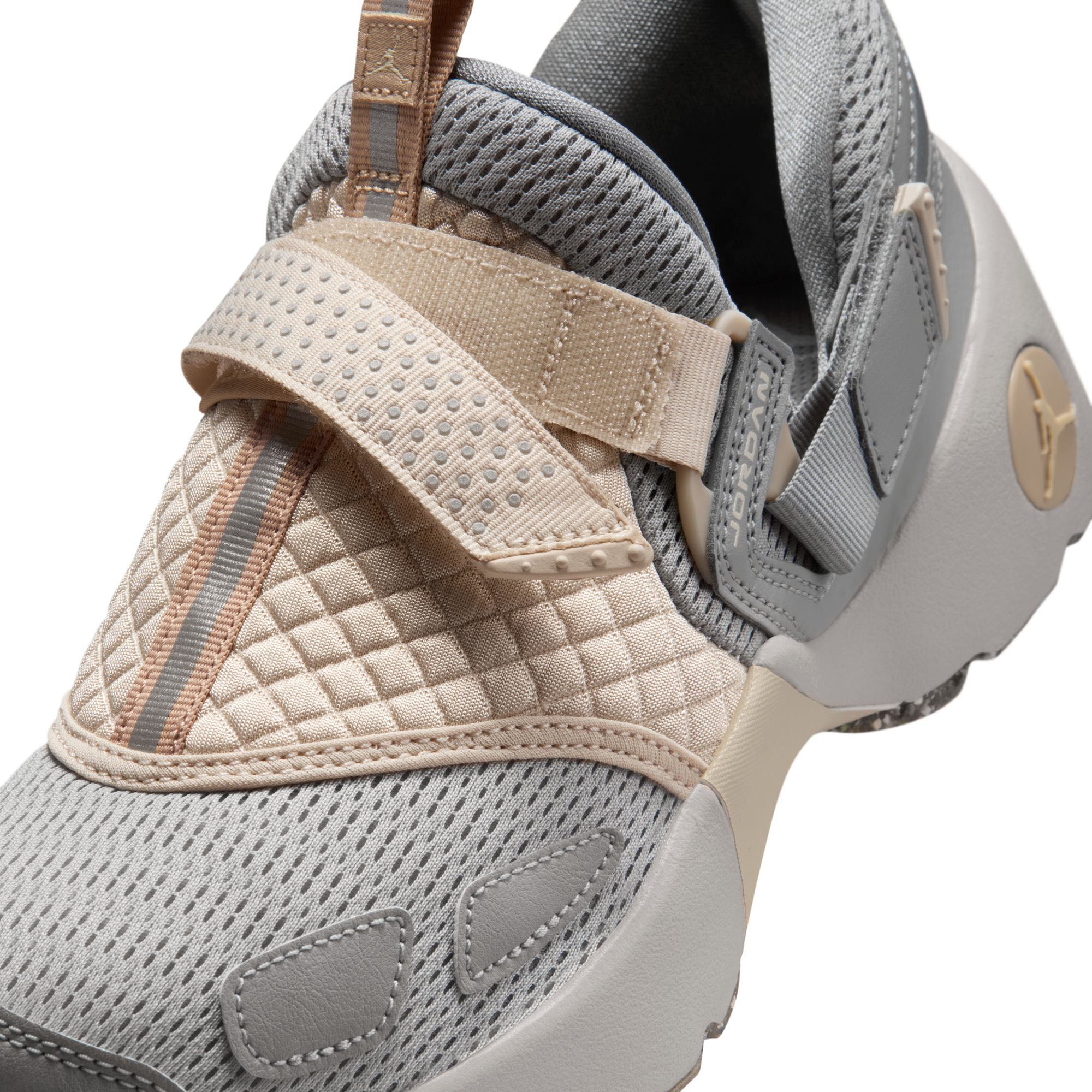 Jordan Trunner LX Lt Iron Ore/Oatmeal-Enigma Stone-Hemp (IQ2719-002)