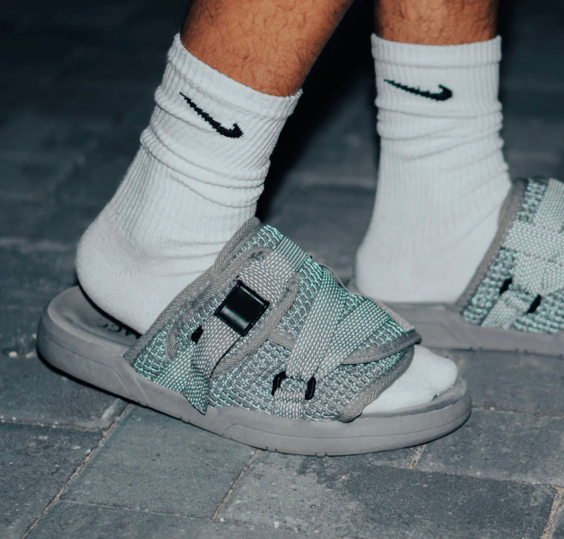 Draco Reflective Storm Slides