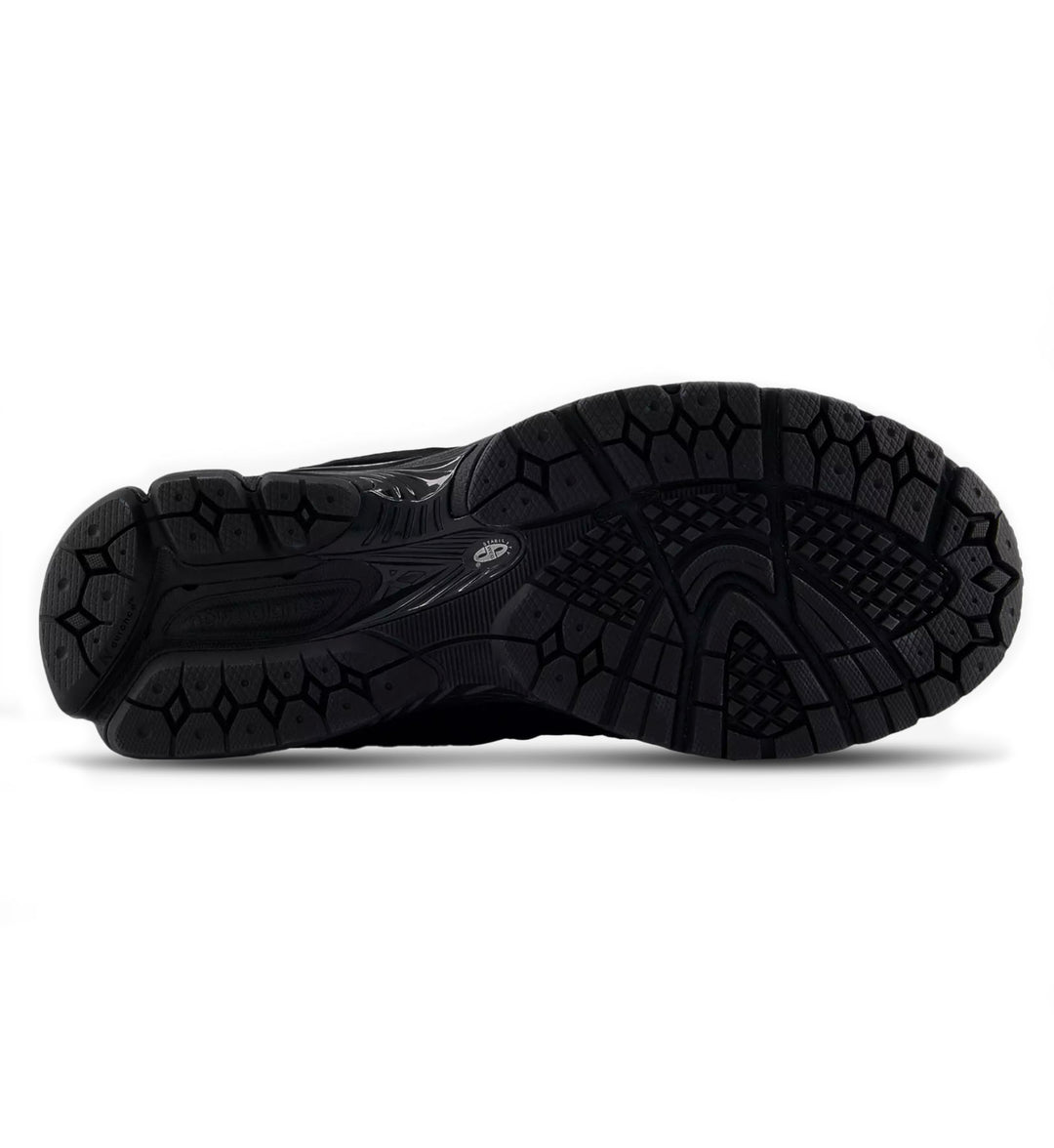 New Balance 2002R “Black/Black/Silver” (U200278J)