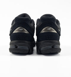 New Balance 2002R “Black/Black/Silver” (U200278J)